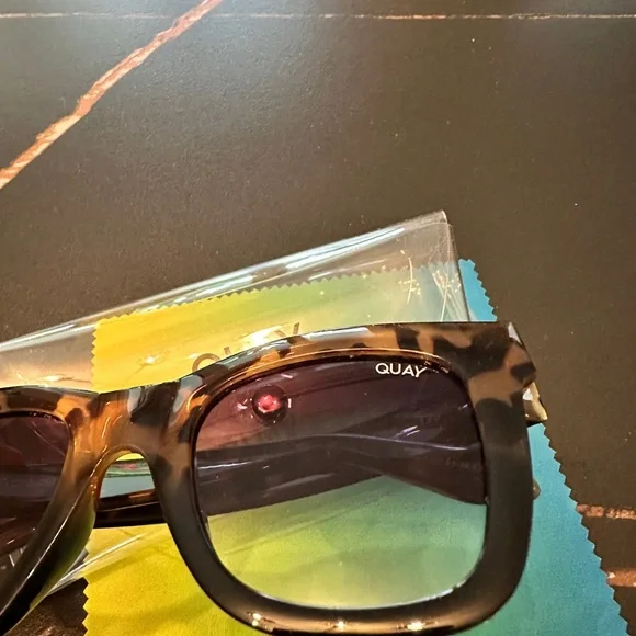 Quay After Hours XL sunglasses tortoise black/black fade - Picture 4 of 11